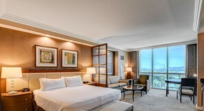 Desk, iron/ironing board, WiFi, bed sheets - MGM Signature-06-716 Jacuzzi Studio Top Golf View (Las Vegas)