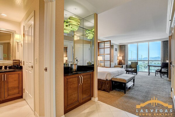 Desk, iron/ironing board, WiFi, bed sheets