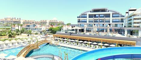 Piscina coberta i piscina a l'aire lliure