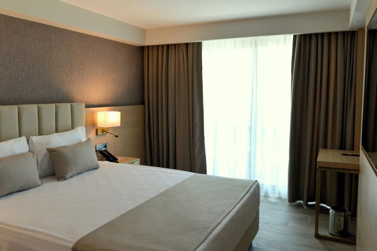 Junior Suite Jacuzzi | 1 sovrum, arbetsyta för laptop och gratis wi-fi