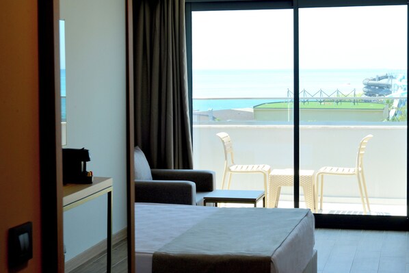 Comfort Sea View  | 1 室のベッドルーム、ノートパソコン用作業スペース、WiFi (無料)