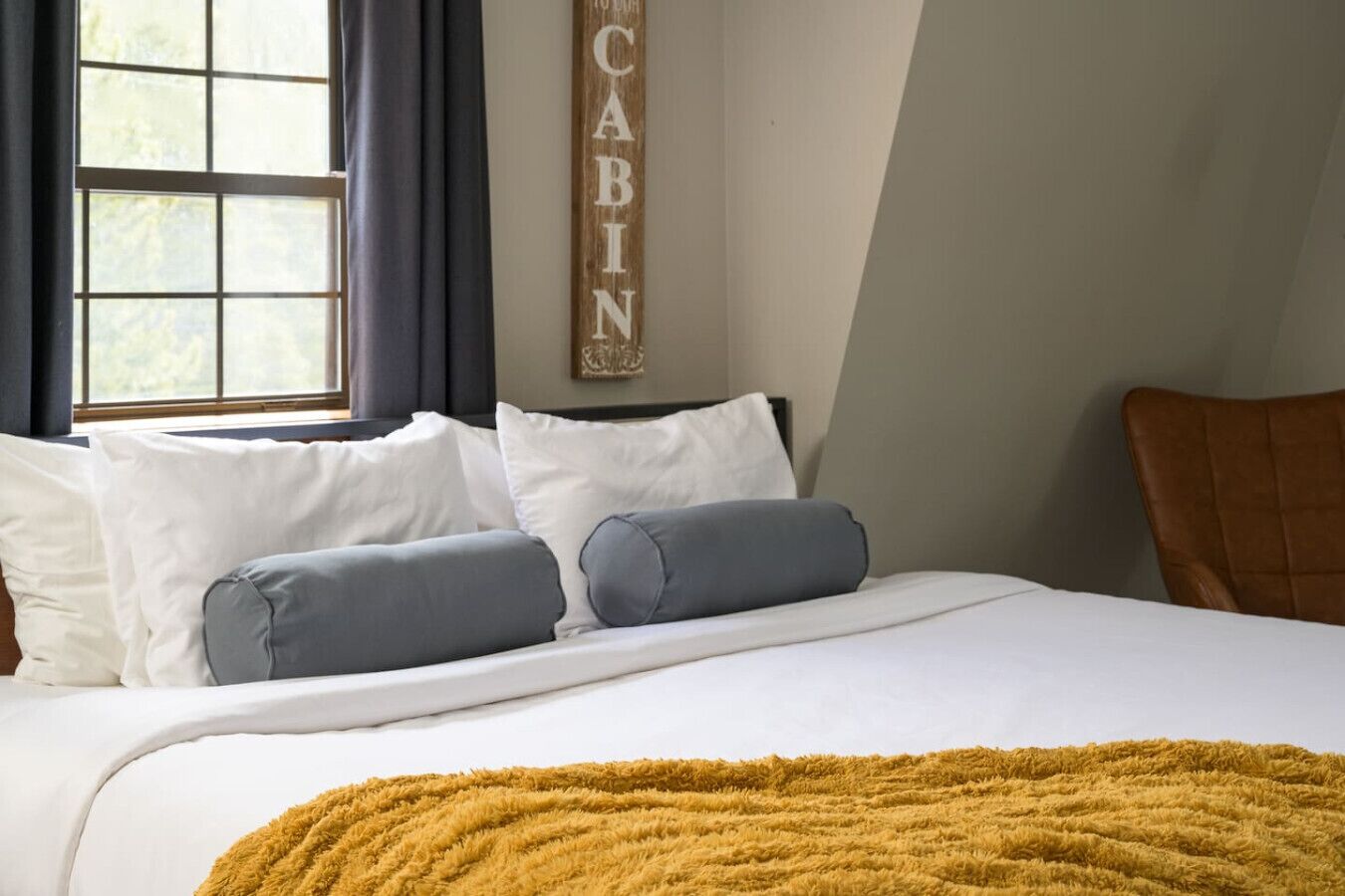 2 habitaciones, escritorio, tabla de planchar con plancha y wifi gratis 