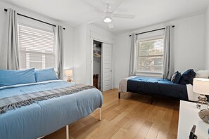 4 bedrooms, desk, iron/ironing board, free WiFi