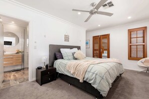 4 bedrooms, desk, iron/ironing board, WiFi