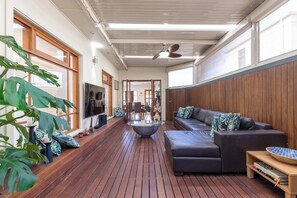TV, stereo, offices
