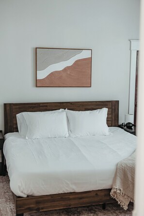 2 habitaciones, escritorio, tabla de planchar con plancha y wifi gratis 