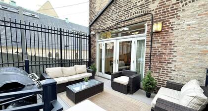 Spectacular Gold Coast Villa Near Beach w/ Parking