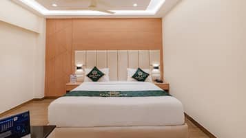 Royal Studio Suite | Laptop workspace, free WiFi