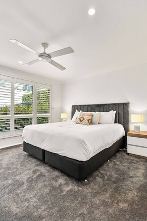 4 Schlafzimmer, Bügeleisen/Bügelbrett, Reisekinderbett, kostenloses WLAN