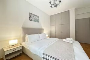 1 slaapkamer, een strijkplank/strijkijzer, wifi, beddengoed