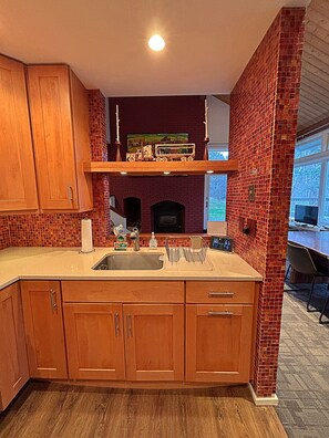 Geladeira, micro-ondas, fogão, cooktop