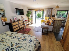 1 habitación, decoración personalizada y muebles diferentes 