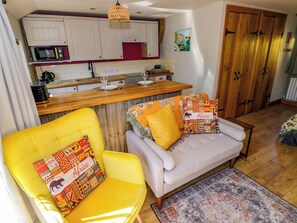 Living area - The Pheasant's Nest (Malvern)