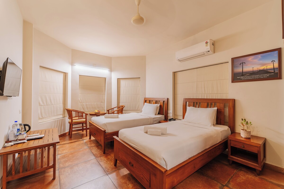 Superior Twin Room | Egyptian cotton sheets, premium bedding, desk, laptop workspace