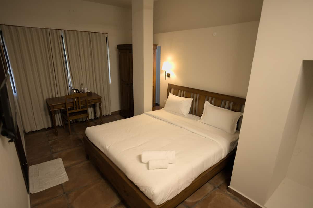 Deluxe Double Room | Egyptian cotton sheets, premium bedding, desk, laptop workspace