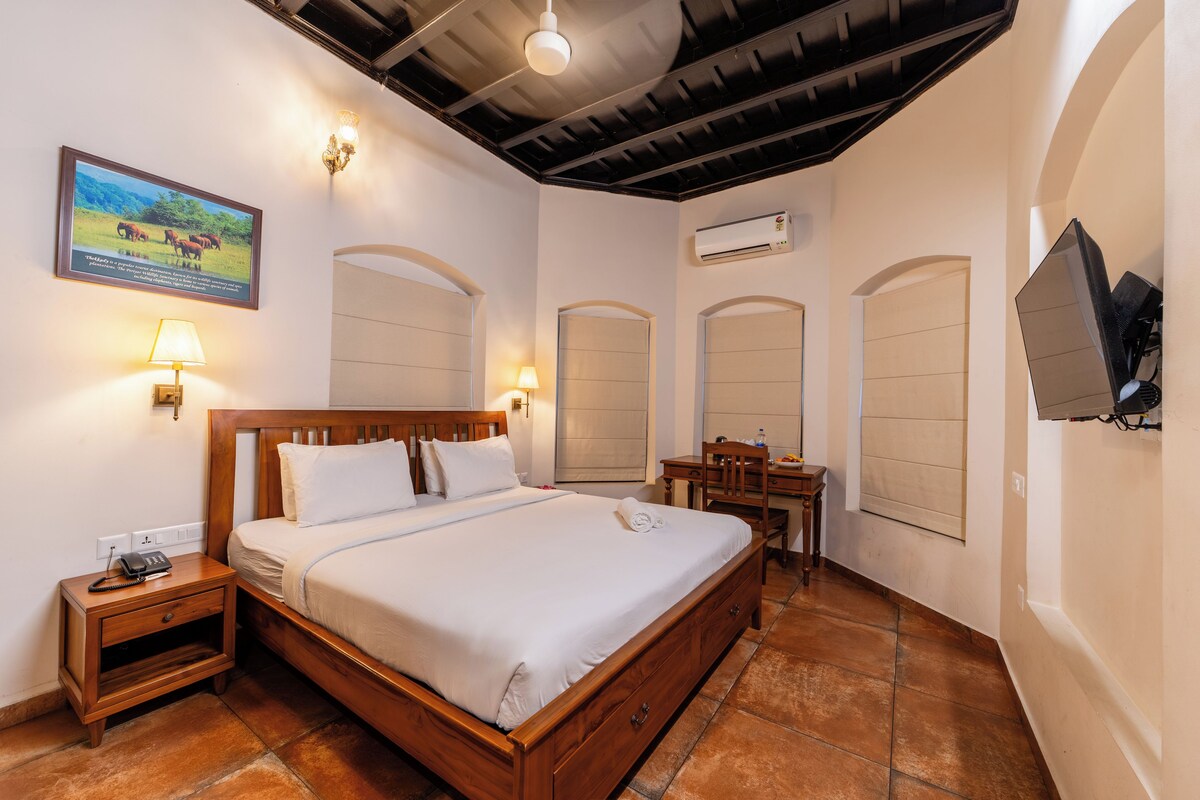Superior Double Room | Egyptian cotton sheets, premium bedding, desk, laptop workspace