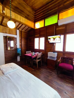 Classic Villa, Courtyard View | 1 bedroom, desk, laptop workspace, free WiFi