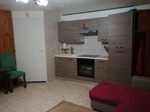 Interior - Ground floor studio (Béziers)