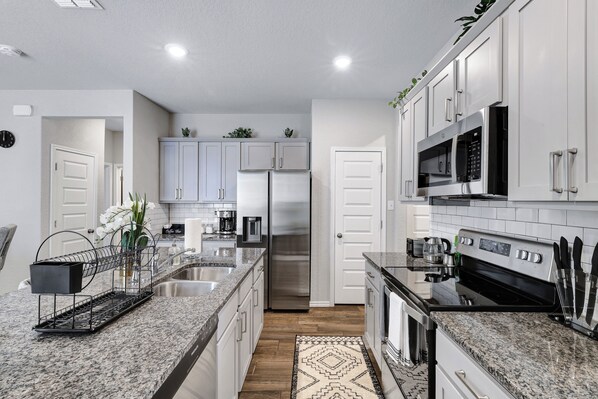 Fridge, microwave, oven, stovetop - Stylish Hot Tub Retreat | BBQ Yard Games WiFi Pets (Converse)