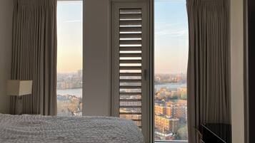 2 dormitoris, planxa i posts de planxar, wifi i roba de llit