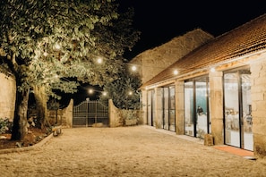 供应早餐、午餐和晚餐,花园景观