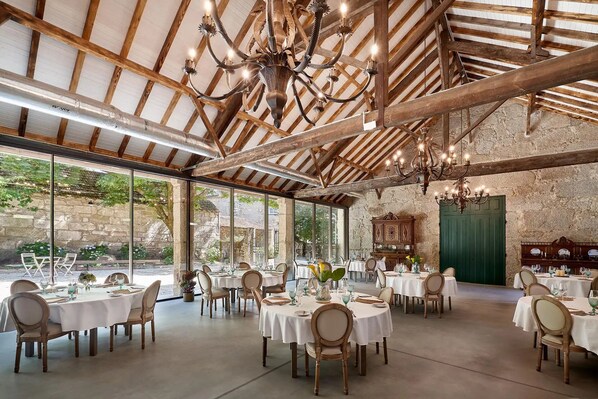 供应早餐、午餐和晚餐,花园景观