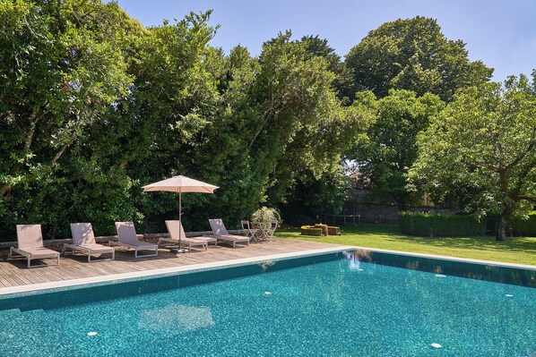 Seasonal outdoor pool, pool umbrellas, sun loungers - Solar de Vilar Seco (Nelas)