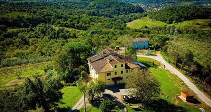 At Di Toni's house, for families and groups