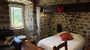 1 dormitori, escriptori i wifi gratuïta 