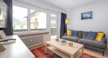 Breithorn View. Sunny apartment close to station