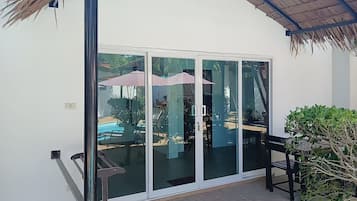 Vista frontal de la propiedad