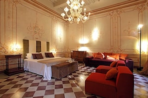10 bedrooms, iron/ironing board, travel cot, free WiFi