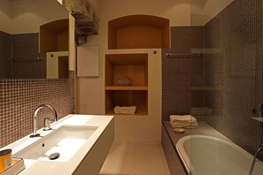 Dusche, Haartrockner, Bidet