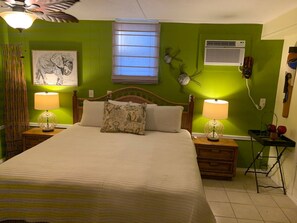 Condo có thiết kế đặc trưng, 1 giường cỡ king và sofa giường, không hút thuốc | 1 phòng ngủ, trang trí khác biệt 