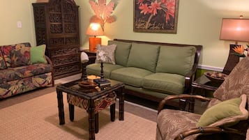 Signature Condo, 1 King Bed with Sofa bed, Non Smoking | Living room