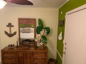 Signature Condo, 1 King Bed with Sofa bed, Non Smoking | 1 bedroom, individually decorated, individually furnished - 2521 ALOHA King Bed with Sleeper Sofa (Galveston)