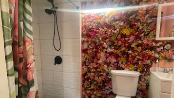 Signature Condo, 1 King Bed with Sofa bed, Non Smoking | Bathroom