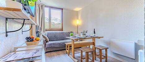 Deluxe Apartment, Balcony, Mountain View | Living area | 33-inch TV with digital channels