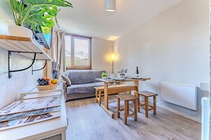 Deluxe Apartment, Balcony, Mountain View | Living area | 33-inch TV with digital channels