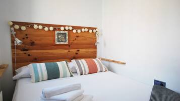 1 dormitorio, tabla de planchar con plancha, wifi gratis y ropa de cama