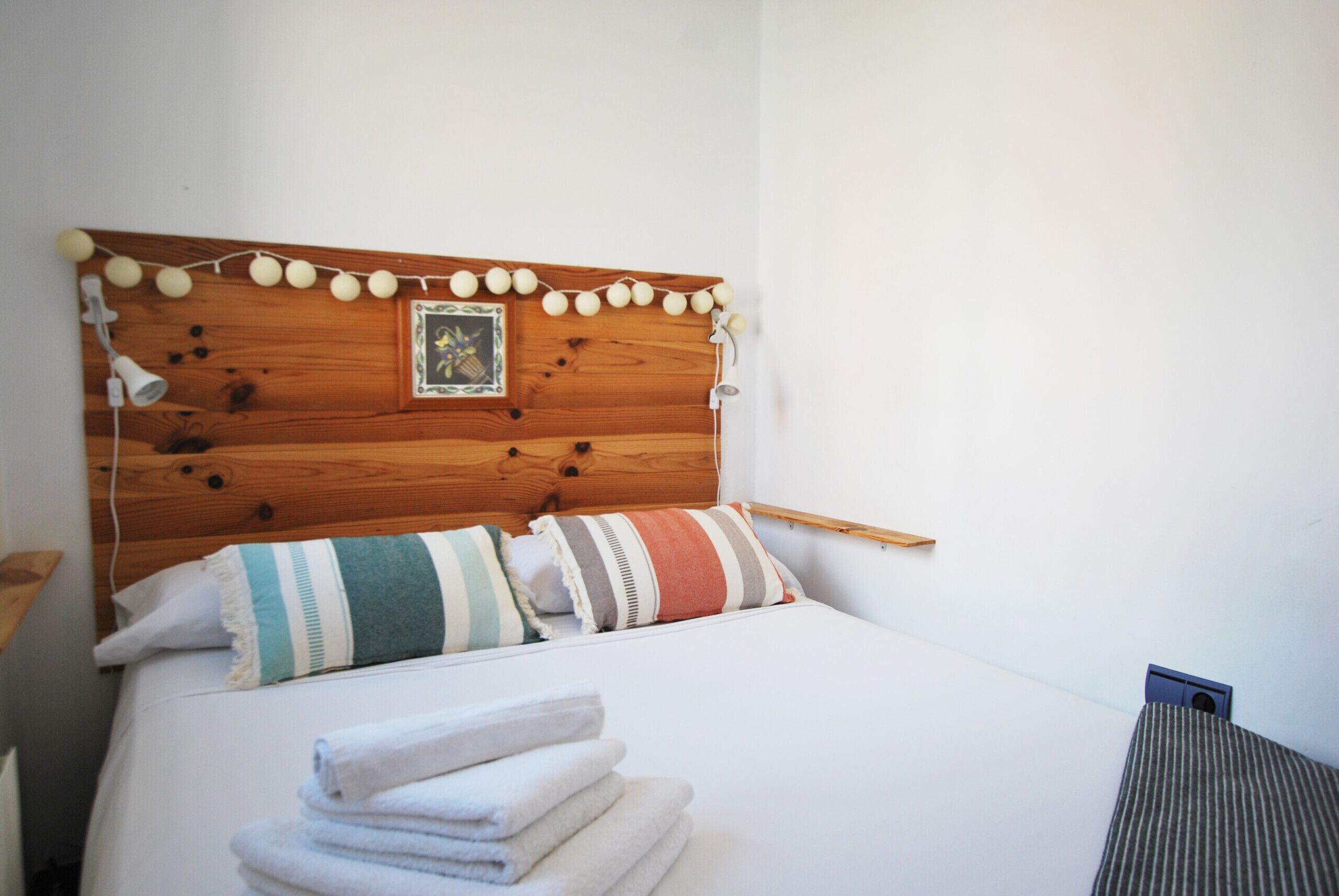 1 slaapkamer, een strijkplank/strijkijzer, gratis wifi, beddengoed