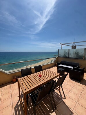 Outdoor dining - Waves and sky near Barcelona (Montgat)