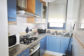 Fridge, microwave, oven, coffee/tea maker