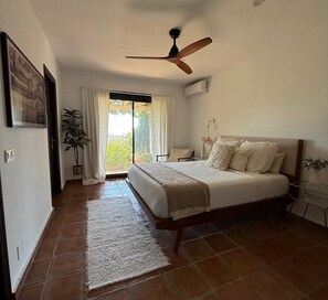 4 bedrooms, iron/ironing board, travel crib, free WiFi - Costa del Sol Sea View Villa: Private Pool & Coastal Serenity (Vélez-Málaga)