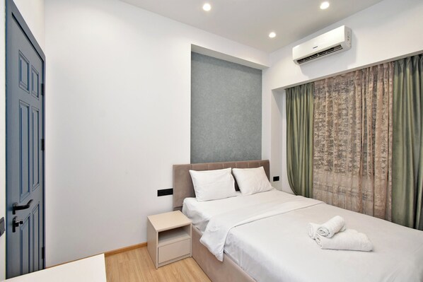 1 bedroom, blackout drapes, iron/ironing board, free WiFi