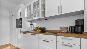 Kühlschrank, Ofen, Herdplatte, Geschirrspüler