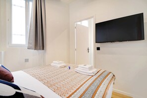 1 chambre, bureau, fer et planche à repasser, Wi-Fi