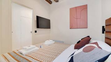 1 Schlafzimmer, Schreibtisch, BĂŒgeleisen/BĂŒgelbrett, WLAN