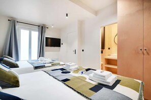 3 bedrooms, desk, iron/ironing board, WiFi