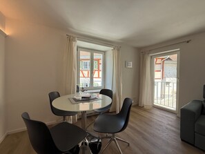 Dining - Cozy vacation accommodation "Hegau" in Sipplingen on Lake Constance (Sipplingen)